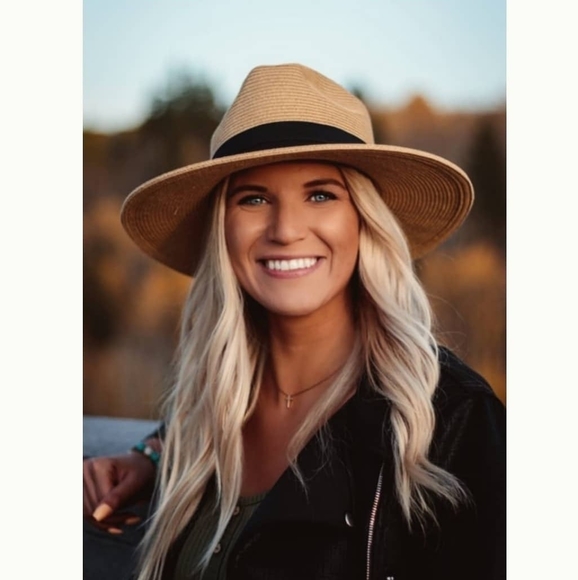 Meet your Posher, Danielle - Picture 1 of 1